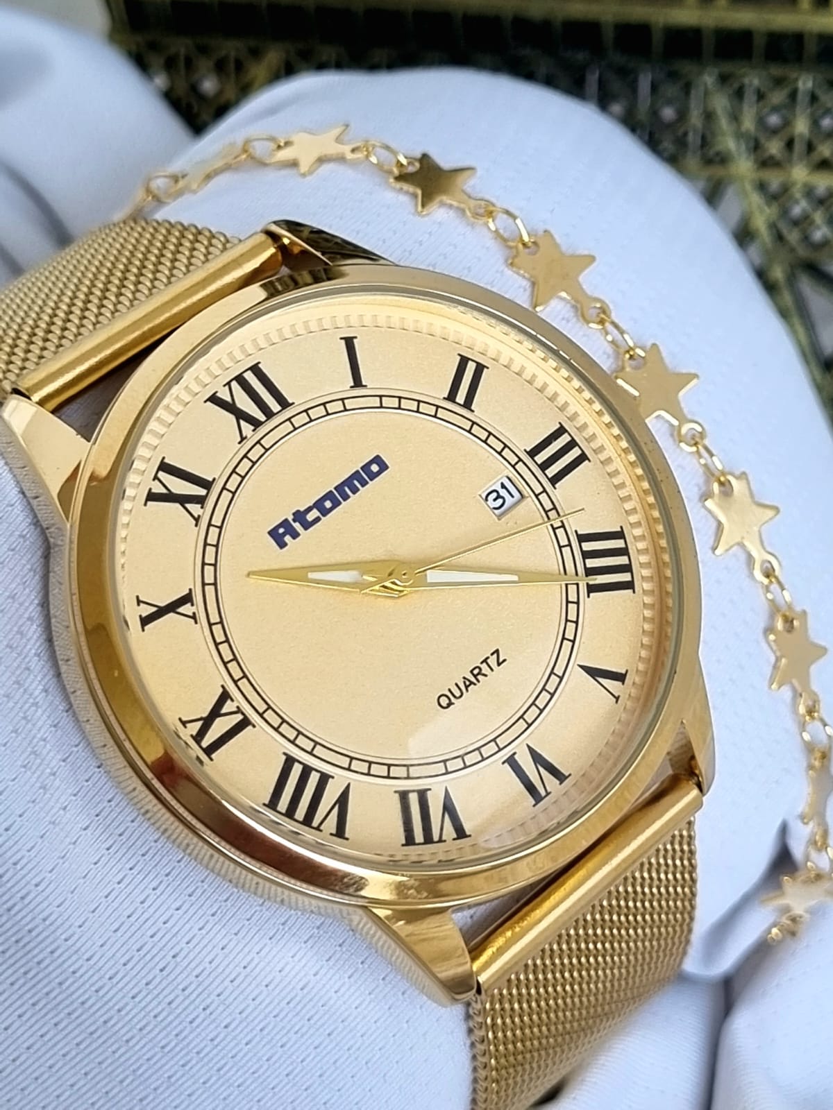 Relógio Feminino Pulseira Esteira Banhado a Ouro Atomo k1