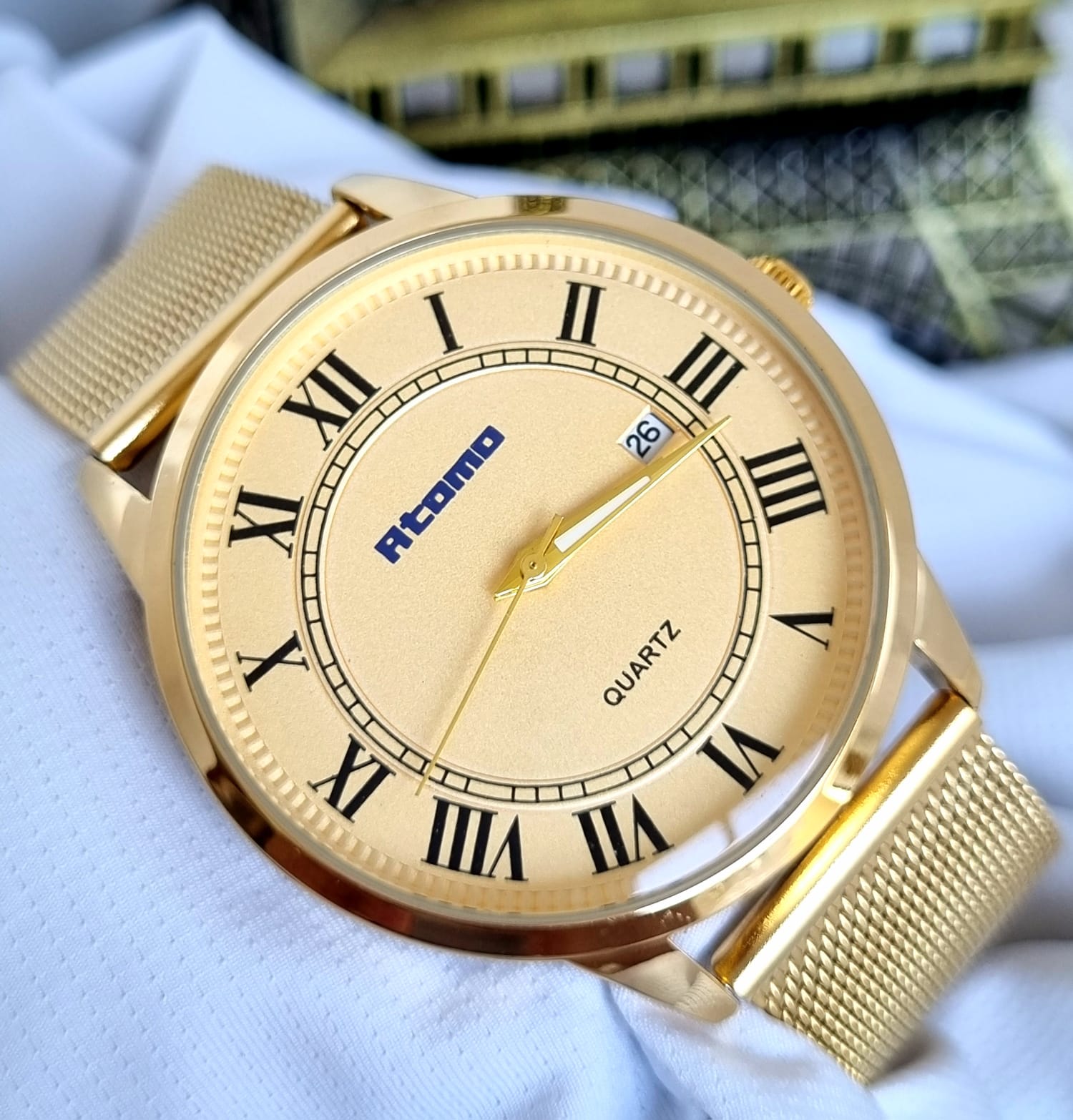 Relógio Feminino Pulseira Esteira Banhado a Ouro Atomo