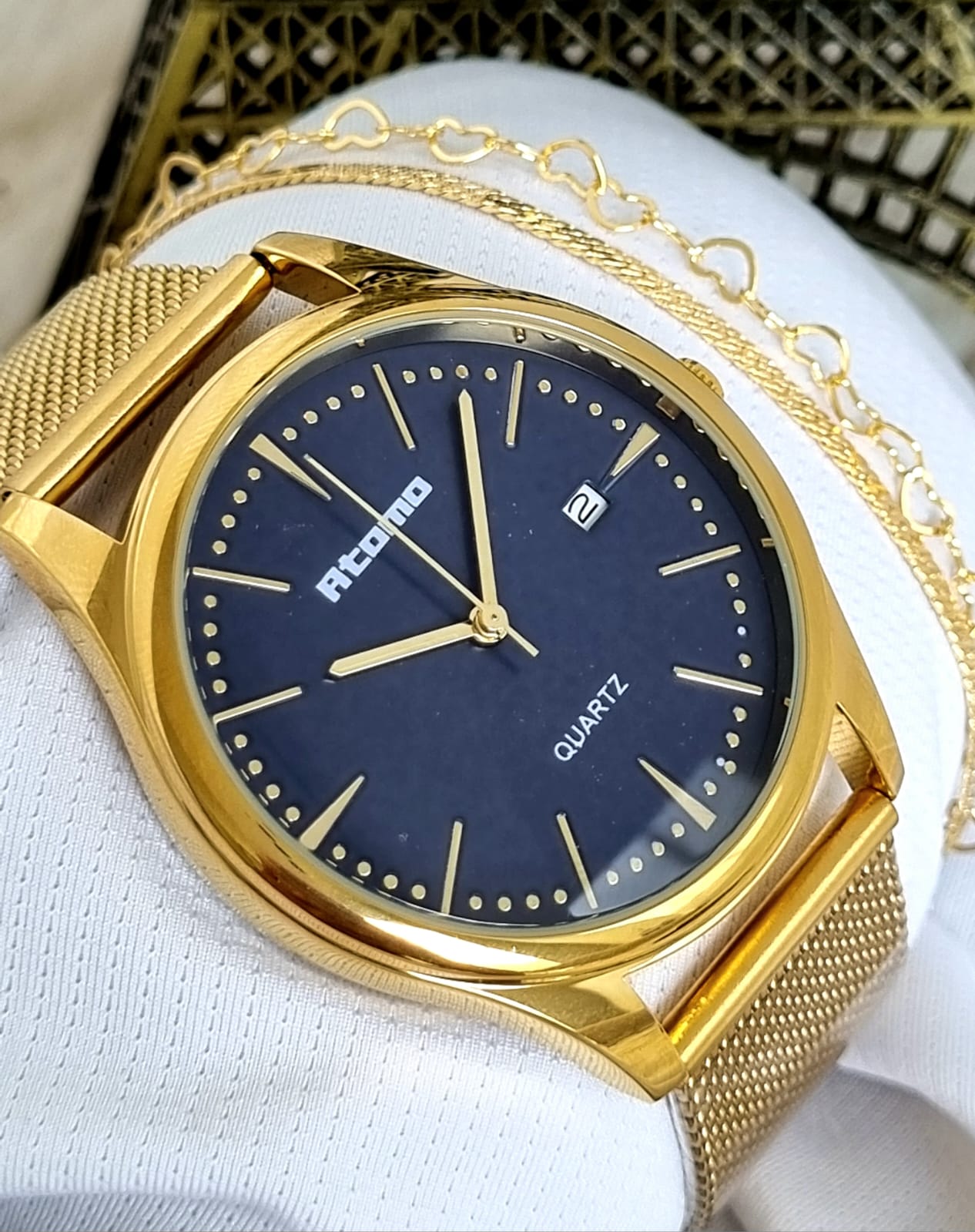 Relógio Feminino Pulseira Esteira Banhado a Ouro Atomo 9079DAK1