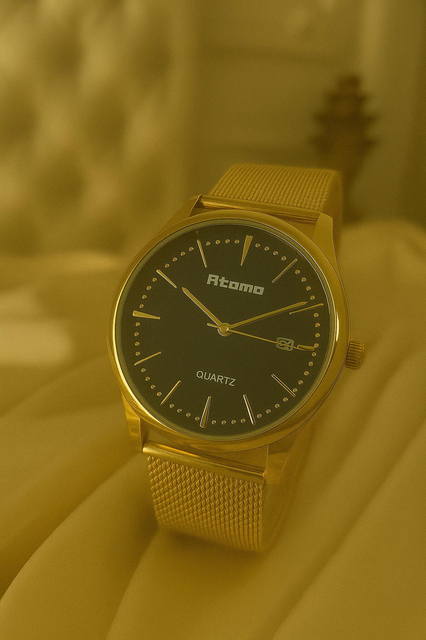 Relógio Feminino Pulseira Esteira Banhado a Ouro Atomo 9079FP