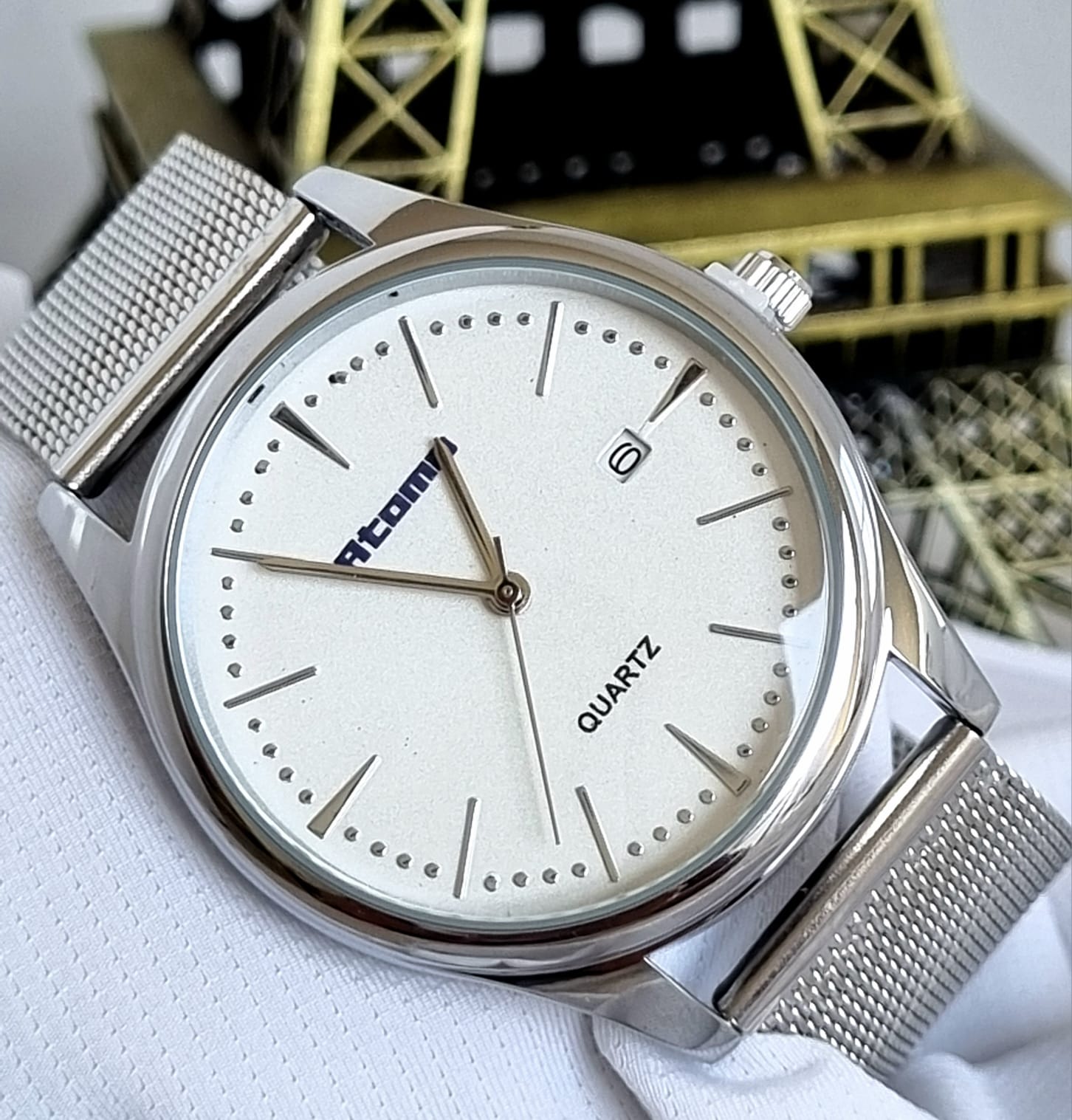 Relógio Feminino Pulseira Esteira Banhado a Ouro Atomo 9079P