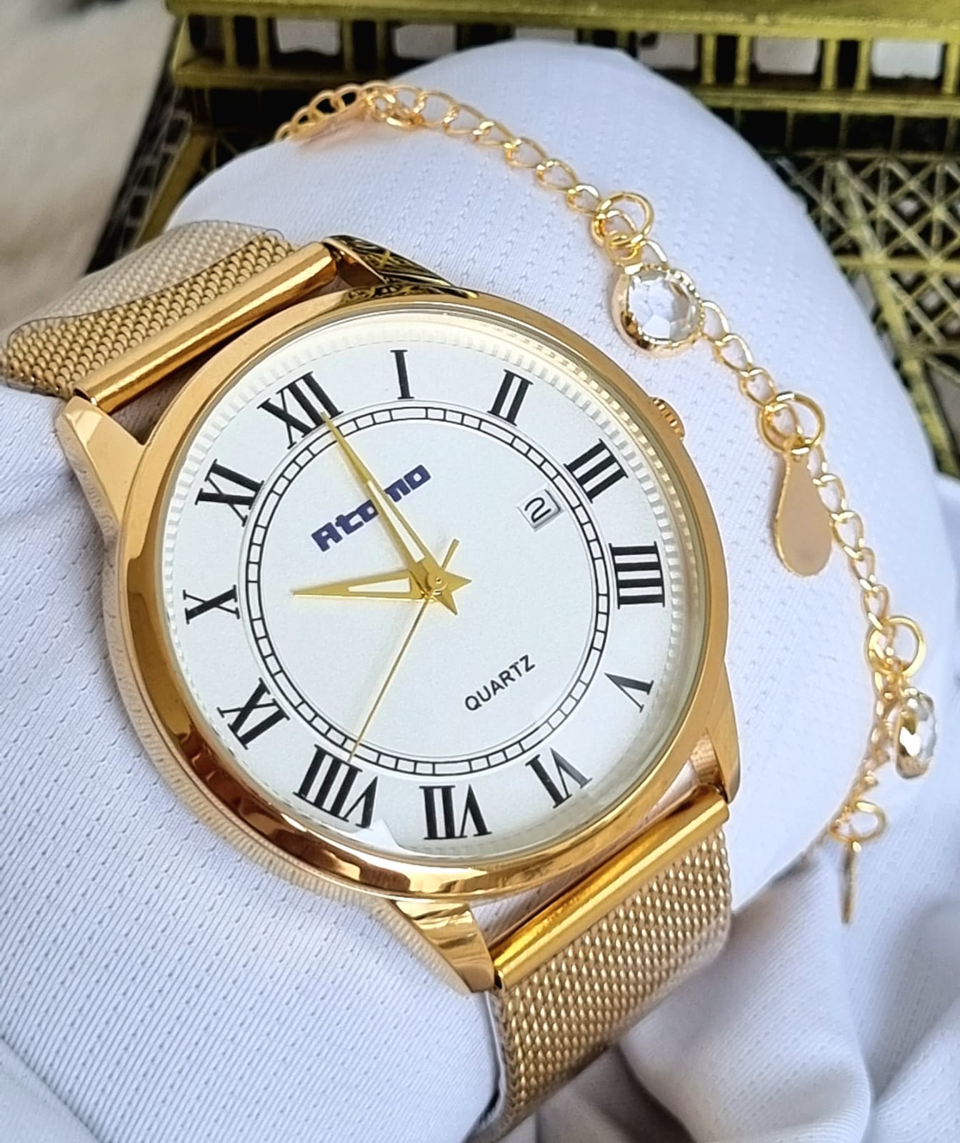 Relógio Feminino Pulseira Esteira Banhado a Ouro Atomo 9187DBk2