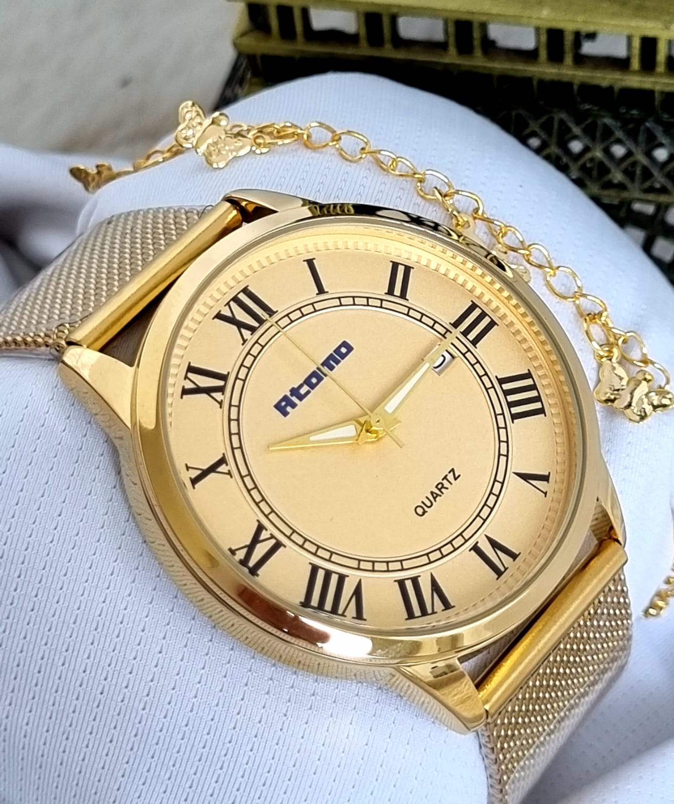 Relógio Feminino Pulseira Esteira Banhado a Ouro Atomo k5