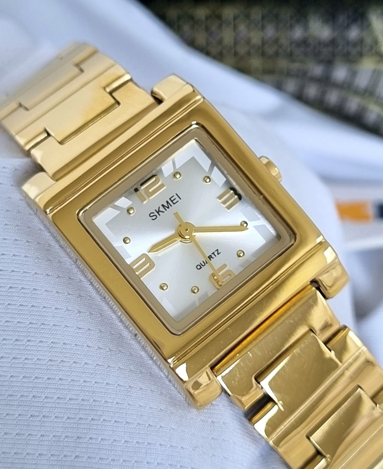 Relógio Banhado a Ouro Skmei Quadrado 1386