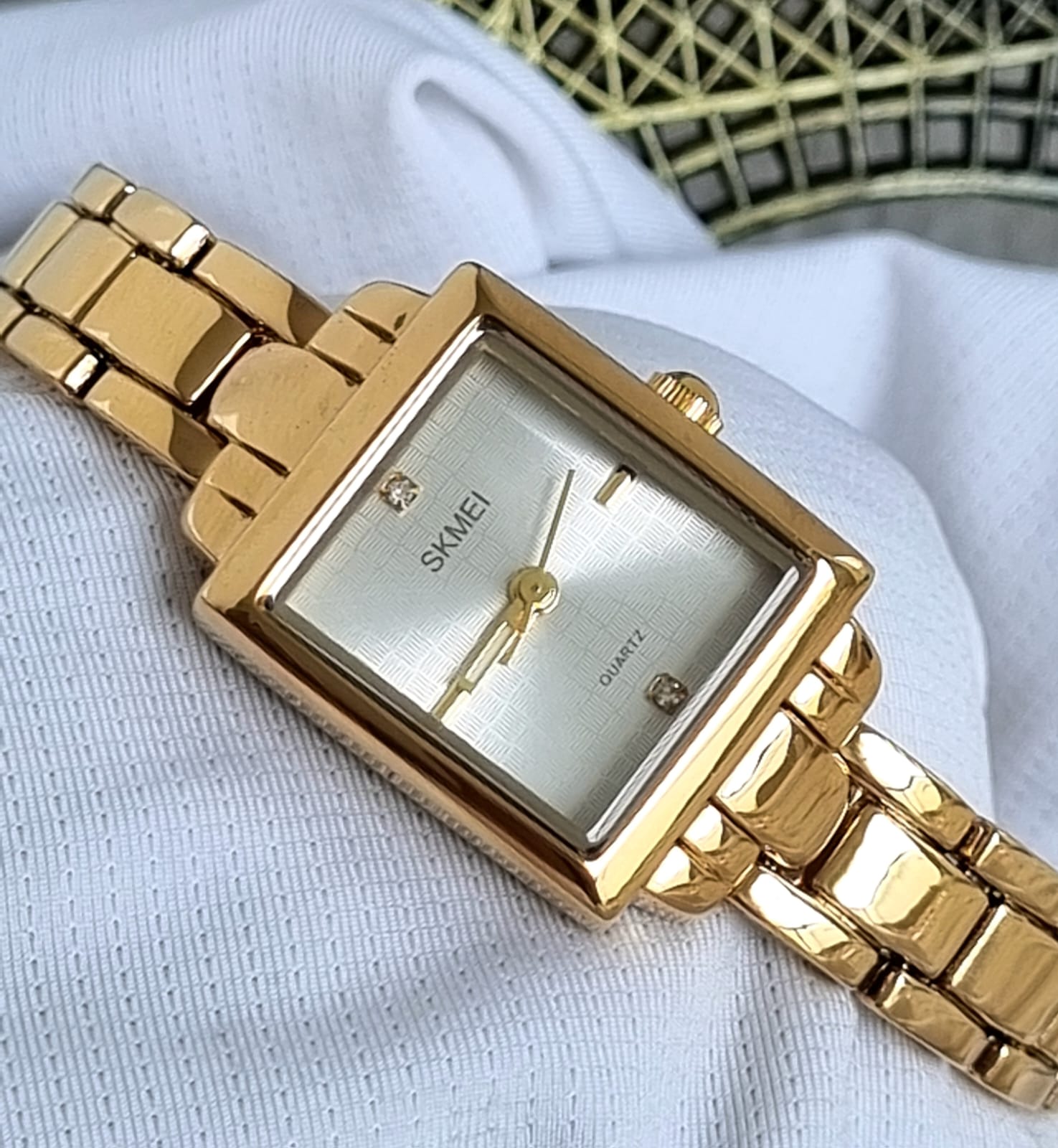 Relógio Feminino Dourado SKMEI 14072