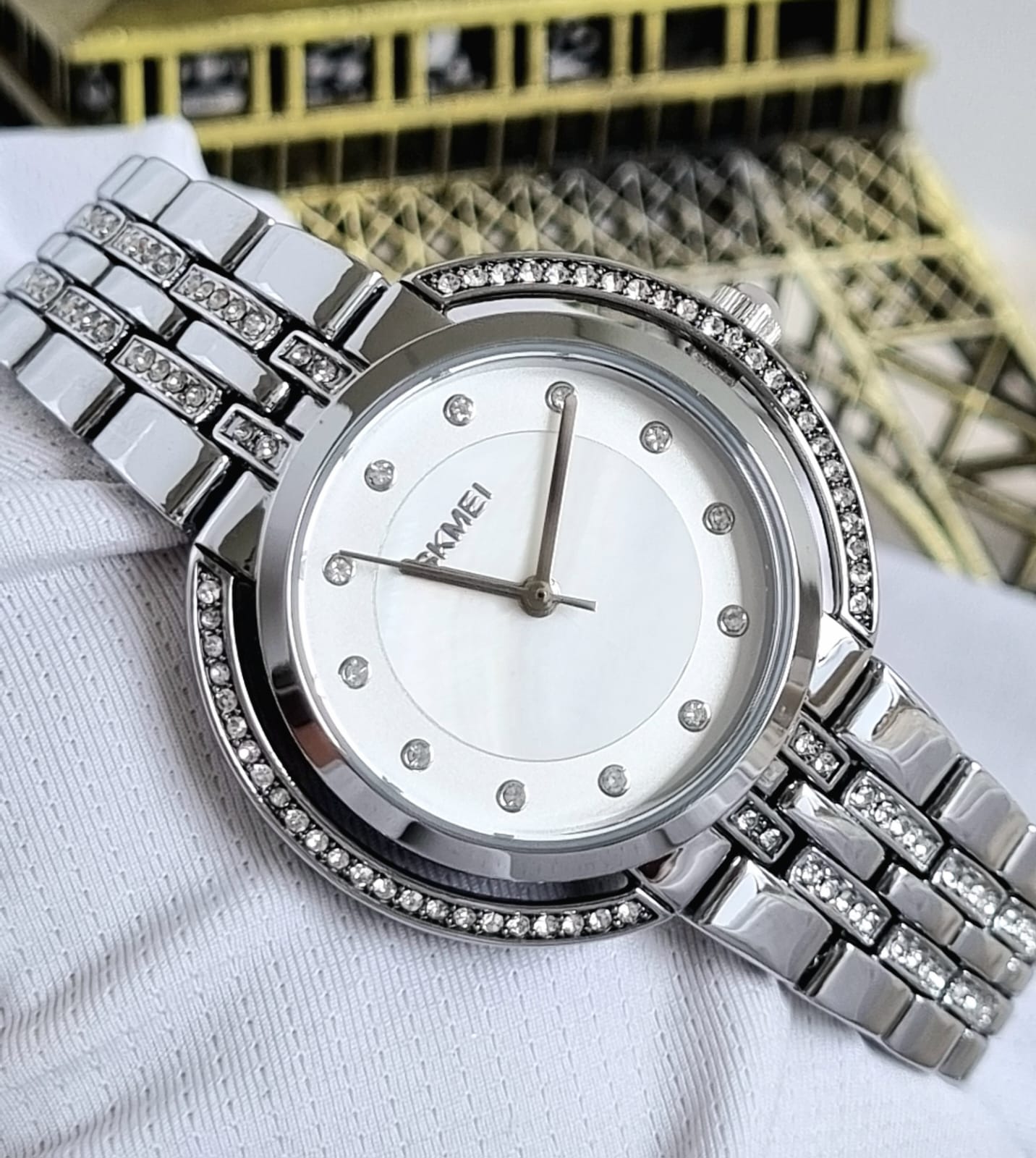 Relógio Feminino Dourado SKMEI 1979 Prata