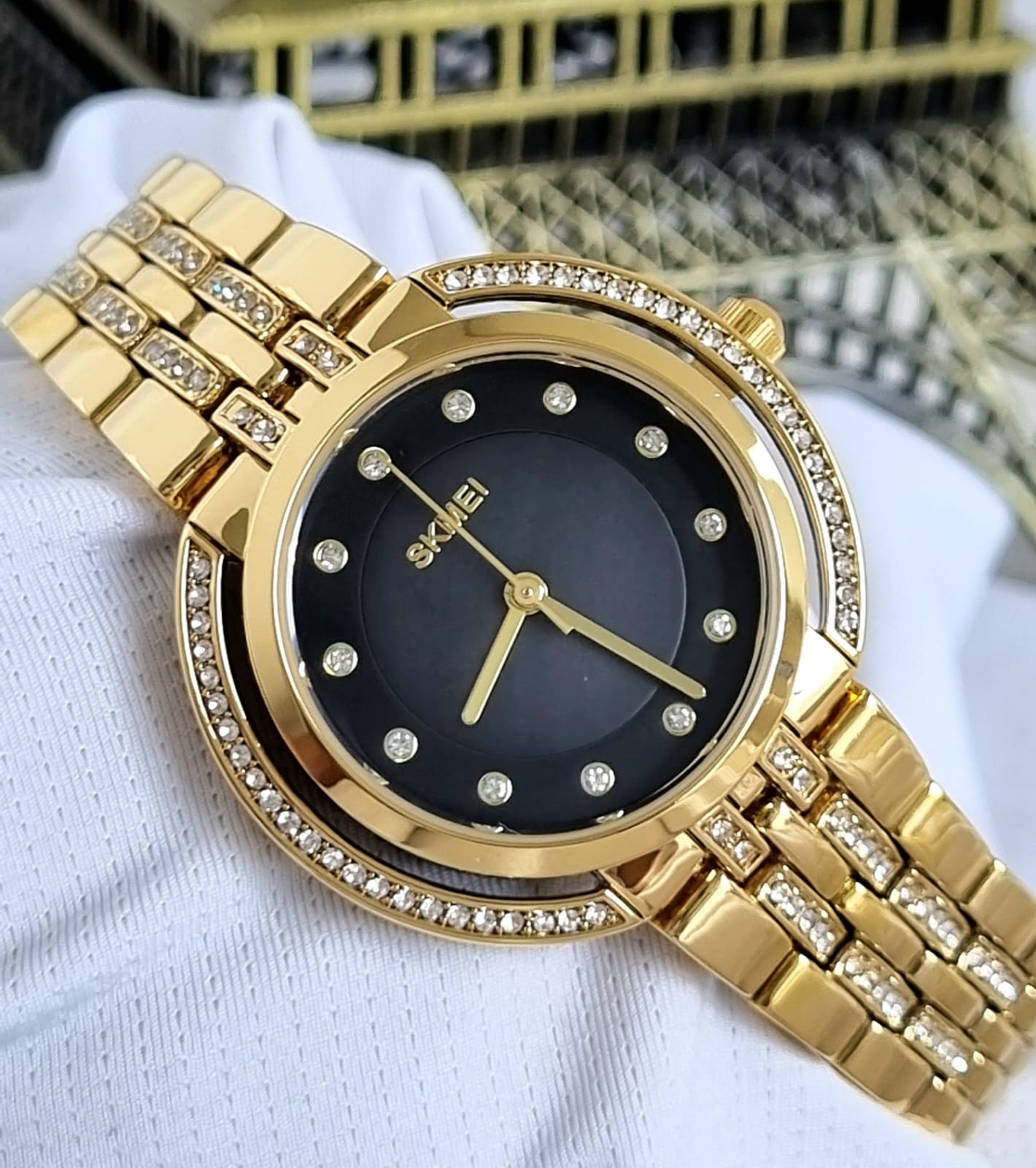 Relógio Feminino Dourado SKMEI 1979P