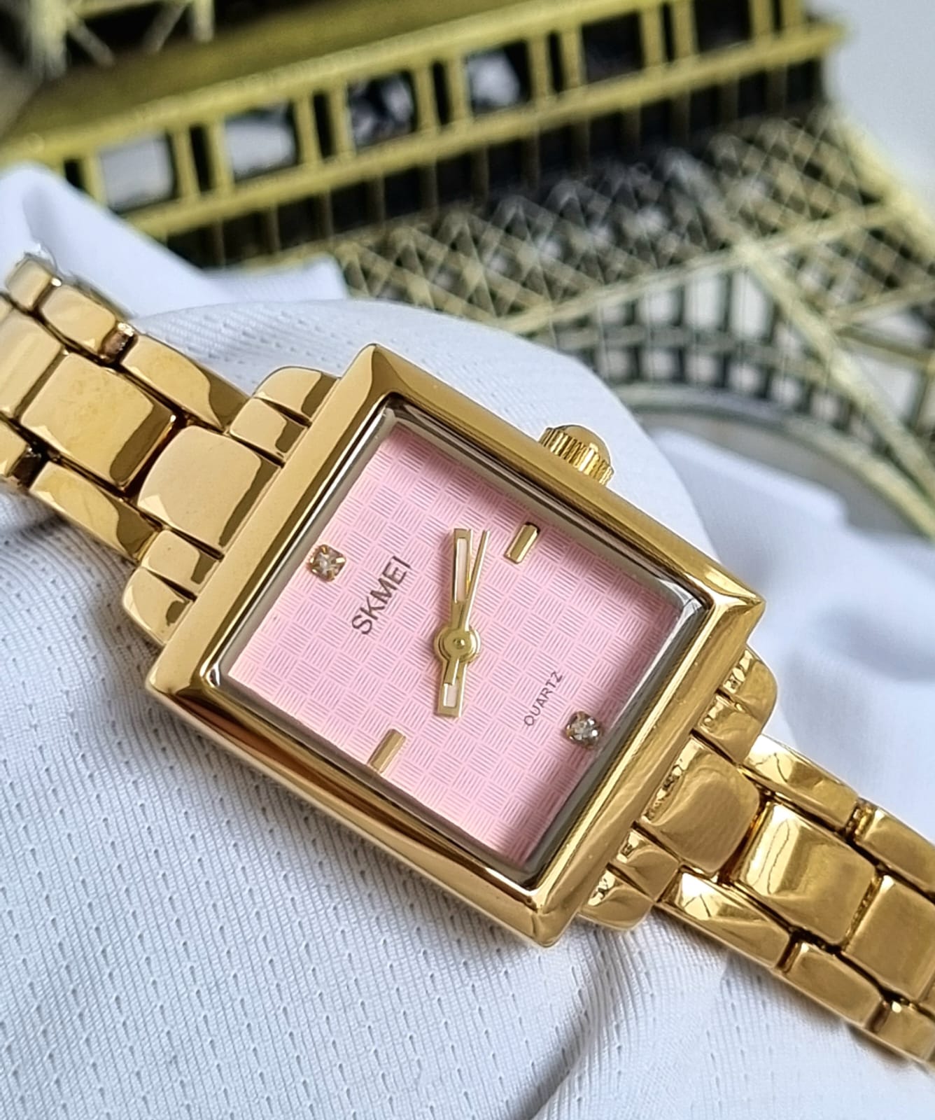 Relógio Feminino Dourado SKMEI 2315