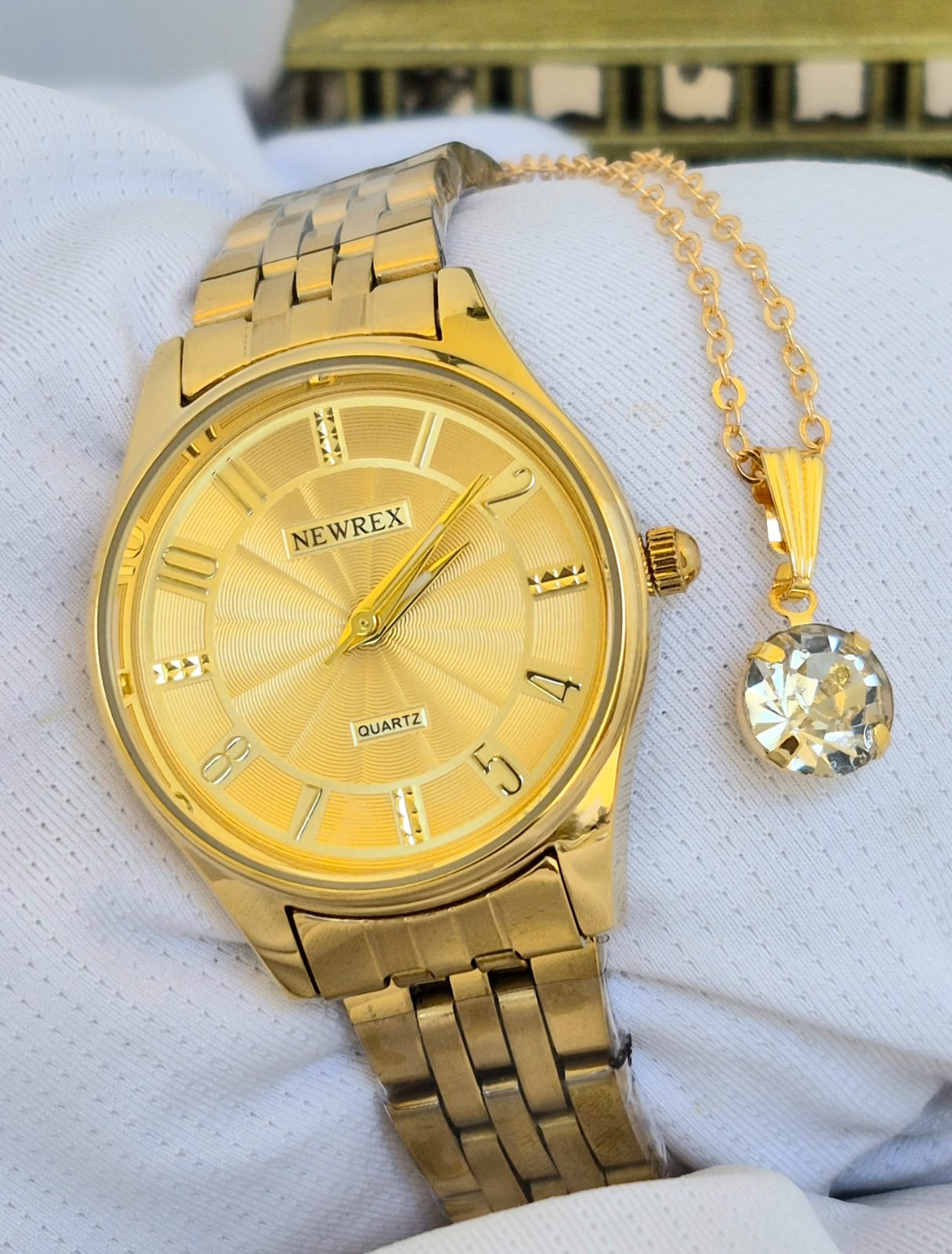 Relógio Newrex Esteira Dourado W4517L