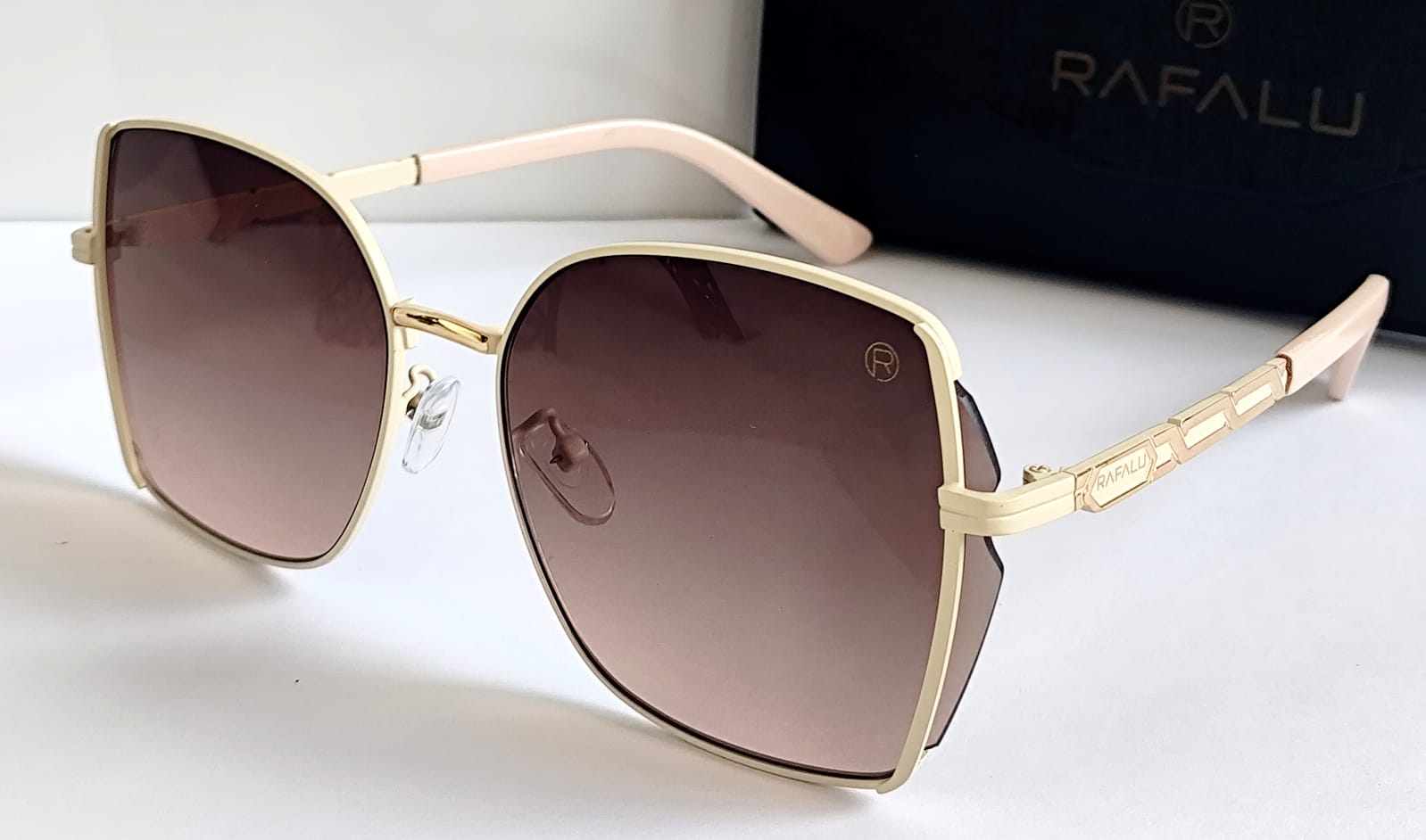 Óculos Sólar Feminino 2601C6