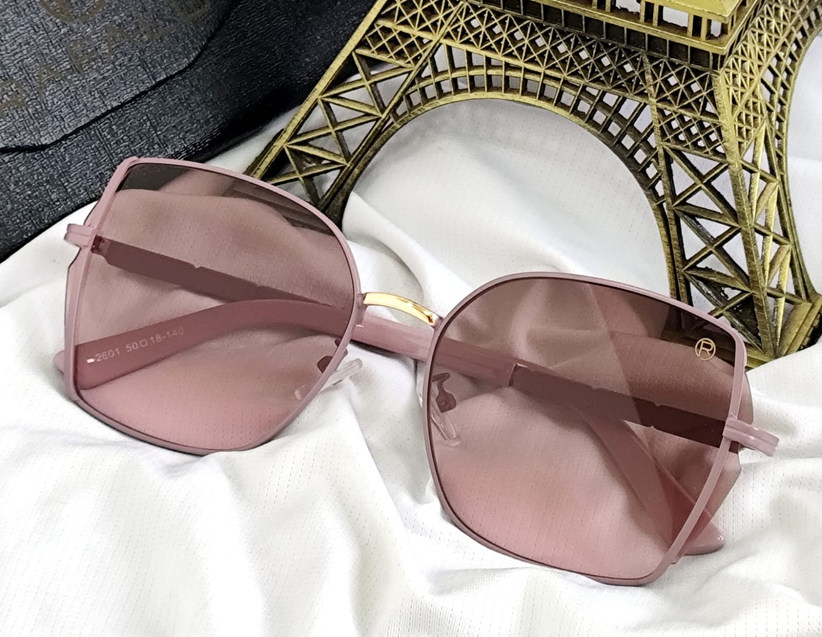 Óculos Solar Feminino Rafalu  2601 lilás