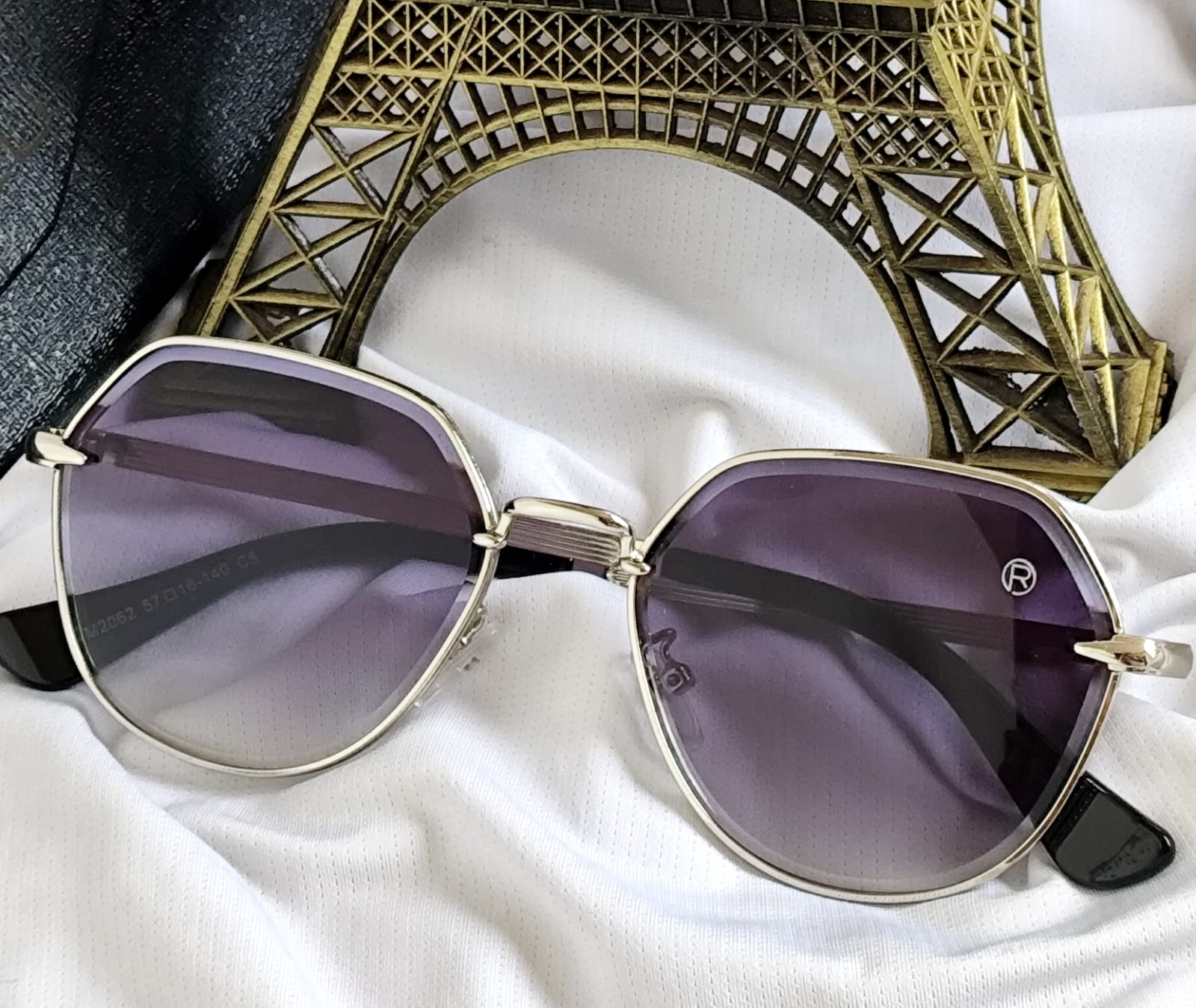 Óculos Solar Feminino Rafalu  M2062